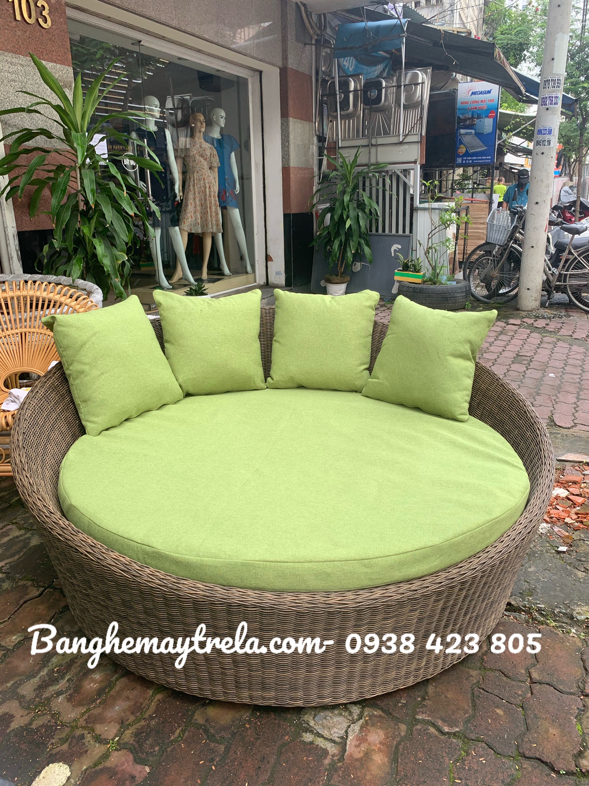 Giường tròn tắm nắng hồ bơi